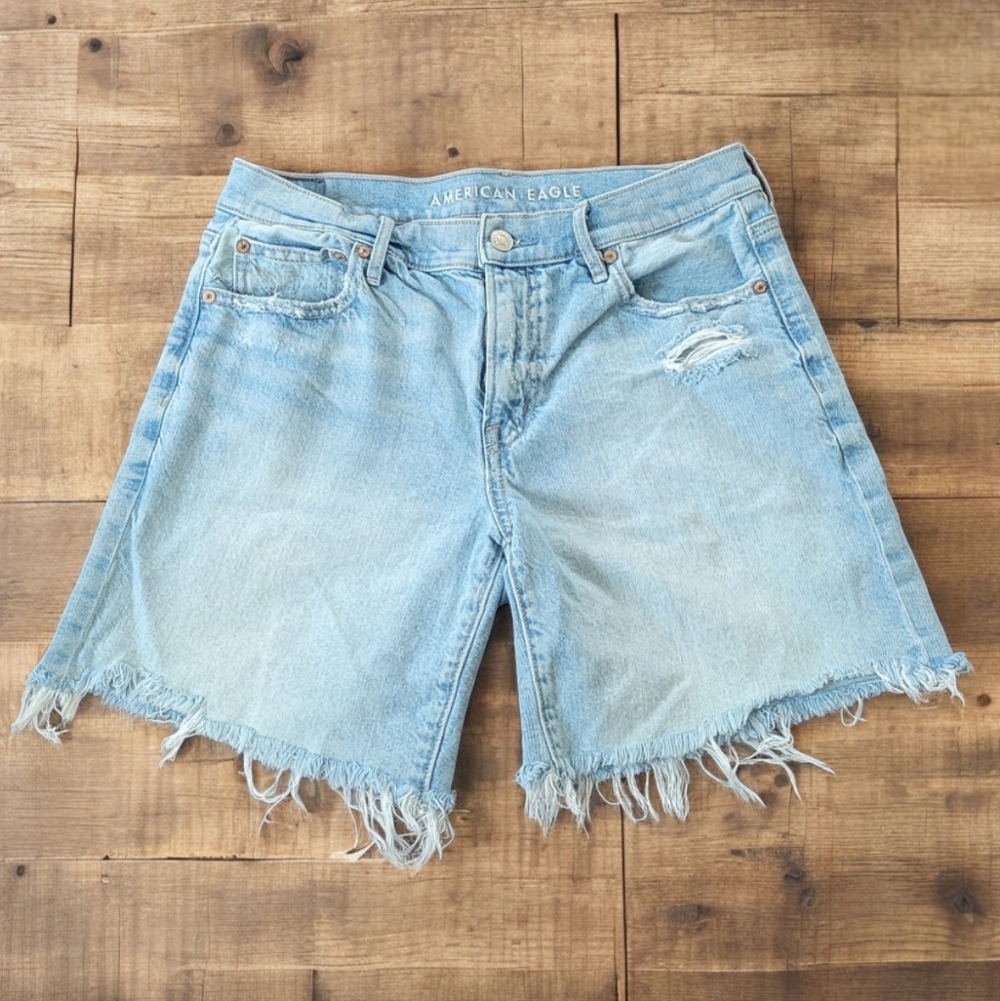 American Eagle Outfitters Bermuda Jean Shorts Light Wash Raw Hem Women's 4